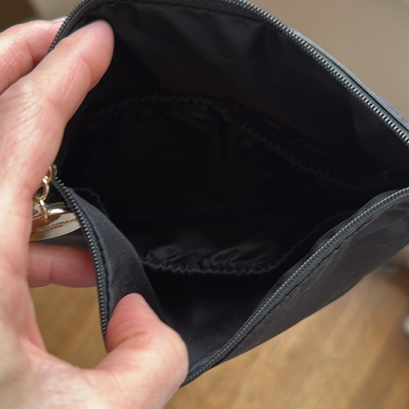 Giorgio Armani Makeup, Travel, Anything Black Bag. - Picture 6 of 6